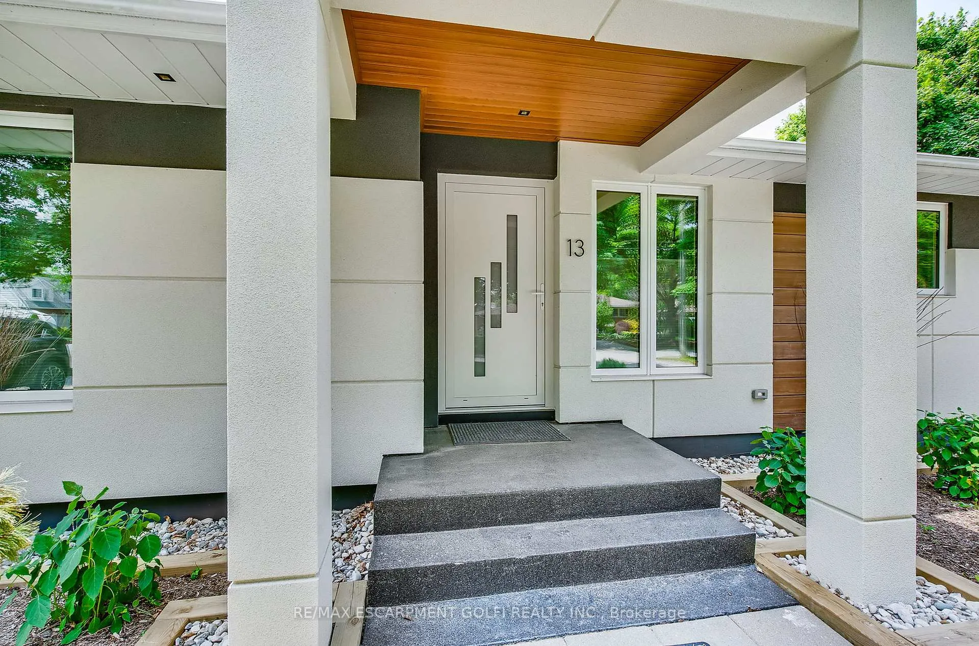 Photo 2 of 13 Bishops Road, St. Catharines, Vine/Linwell — HOMEH