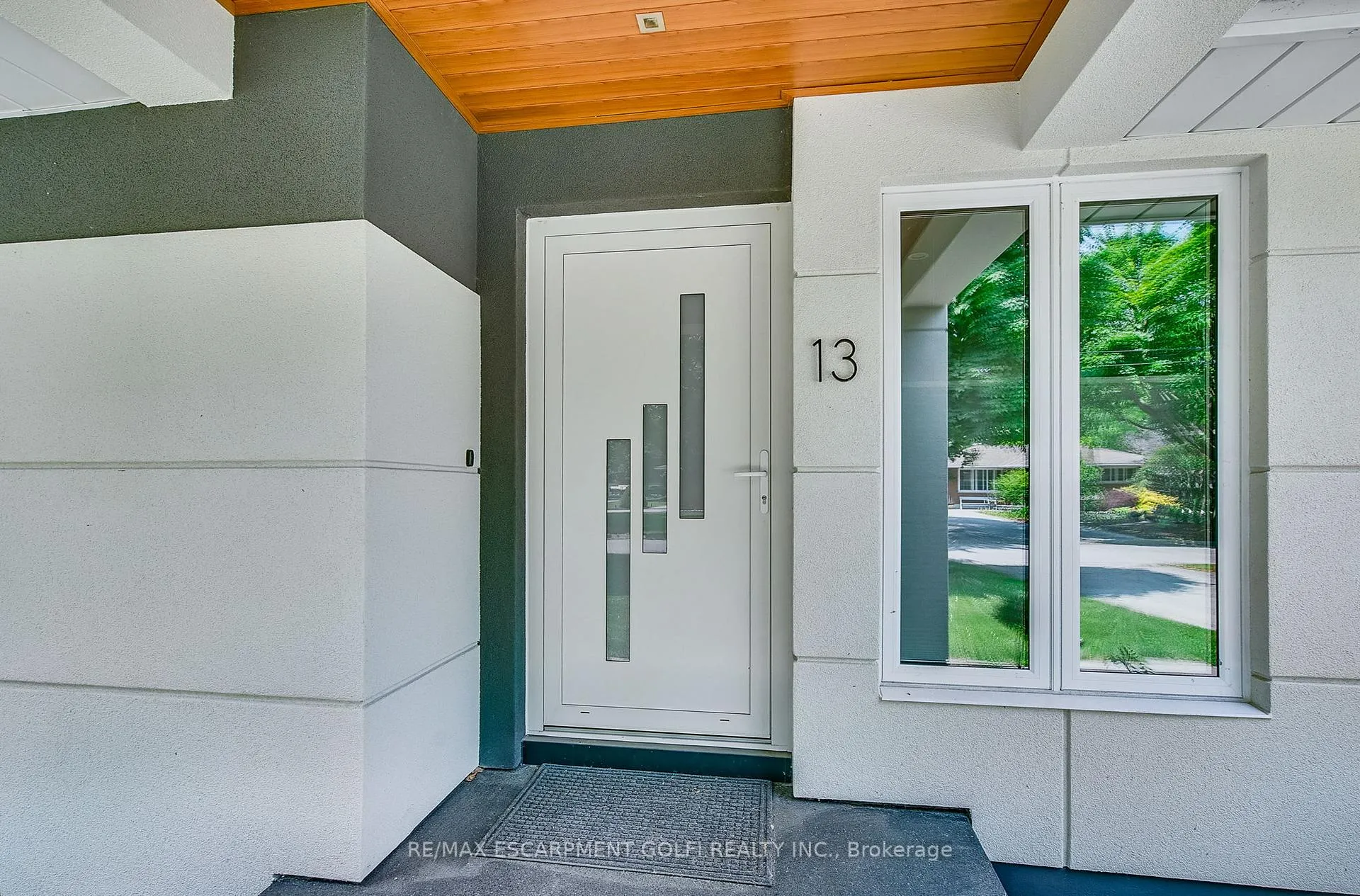 Photo 3 of 13 Bishops Road, St. Catharines, Vine/Linwell — HOMEH