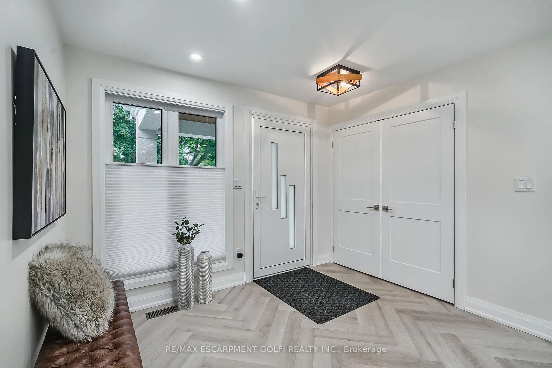 Photo 4 of 13 Bishops Road, St. Catharines, Vine/Linwell — HOMEH