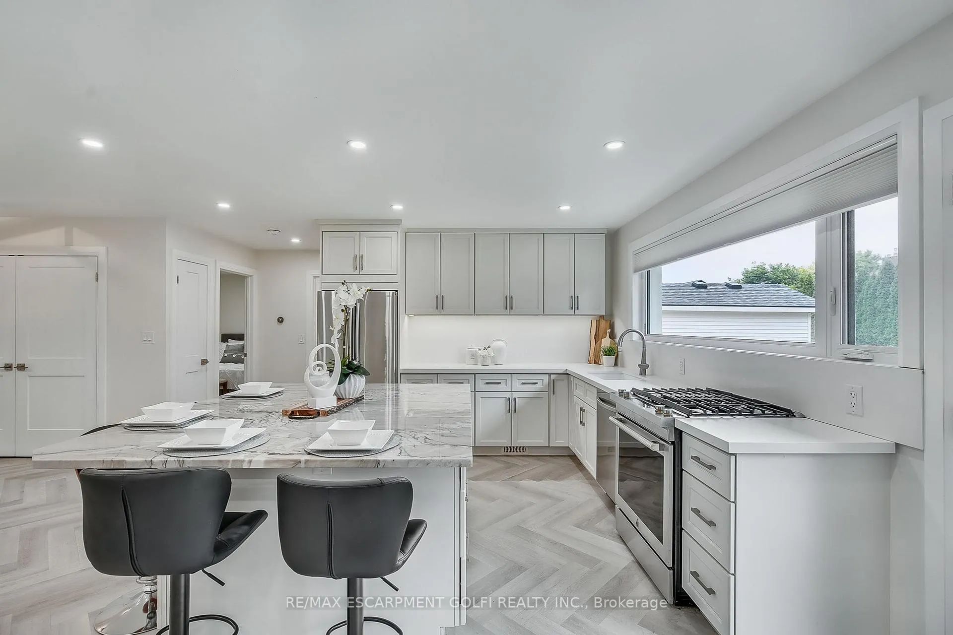 Photo 10 of 13 Bishops Road, St. Catharines, Vine/Linwell — HOMEH
