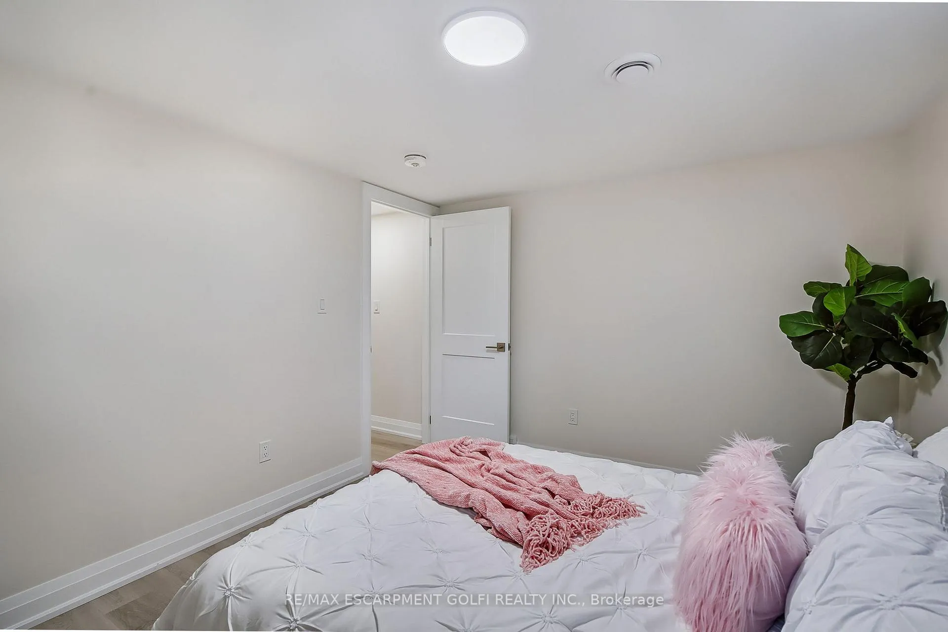Photo 28 of 13 Bishops Road, St. Catharines, Vine/Linwell — HOMEH
