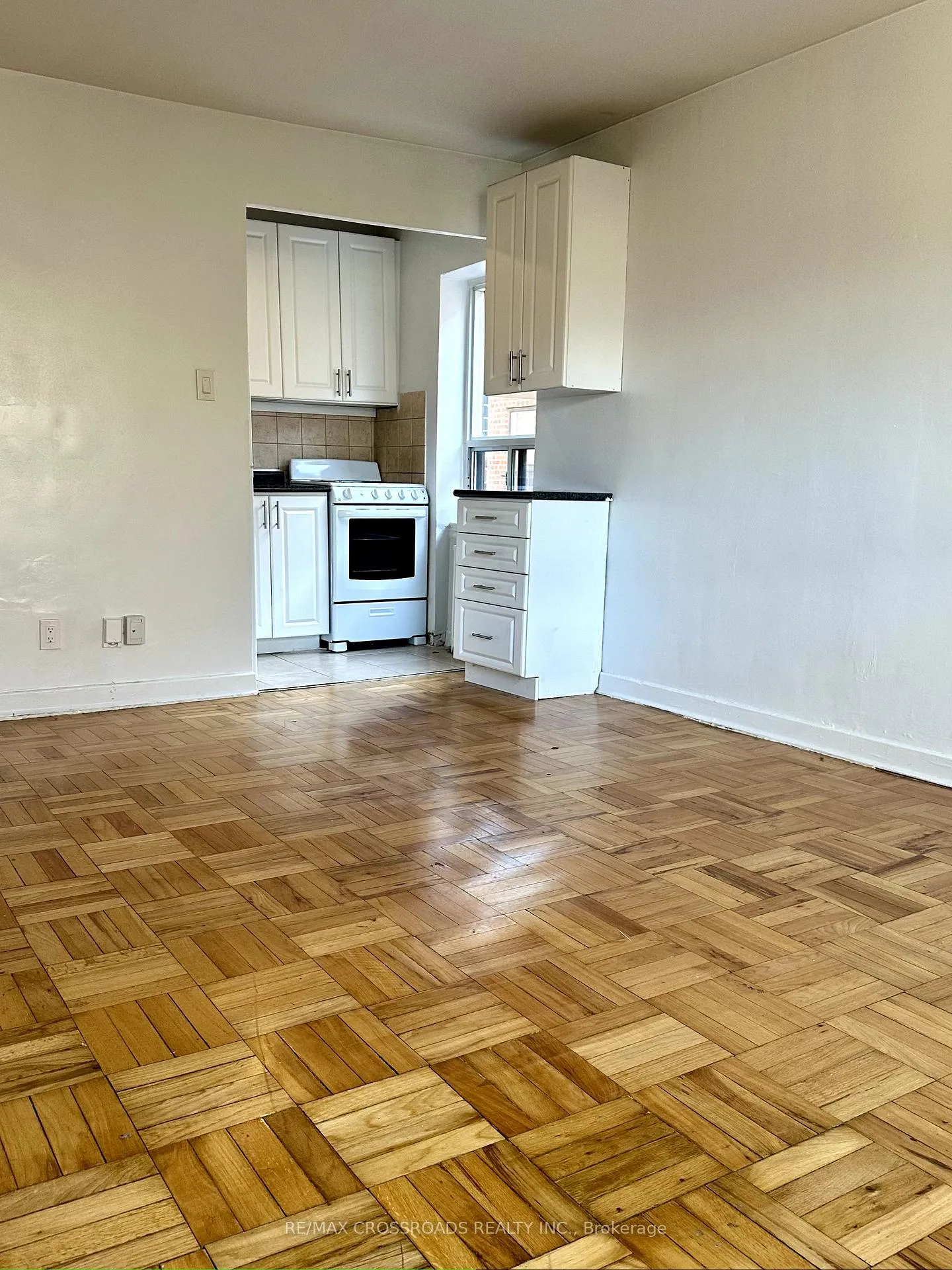 Photo 2 of Unit 105, 2770 Yonge Street, Toronto, Lawrence Park South — HOMEH