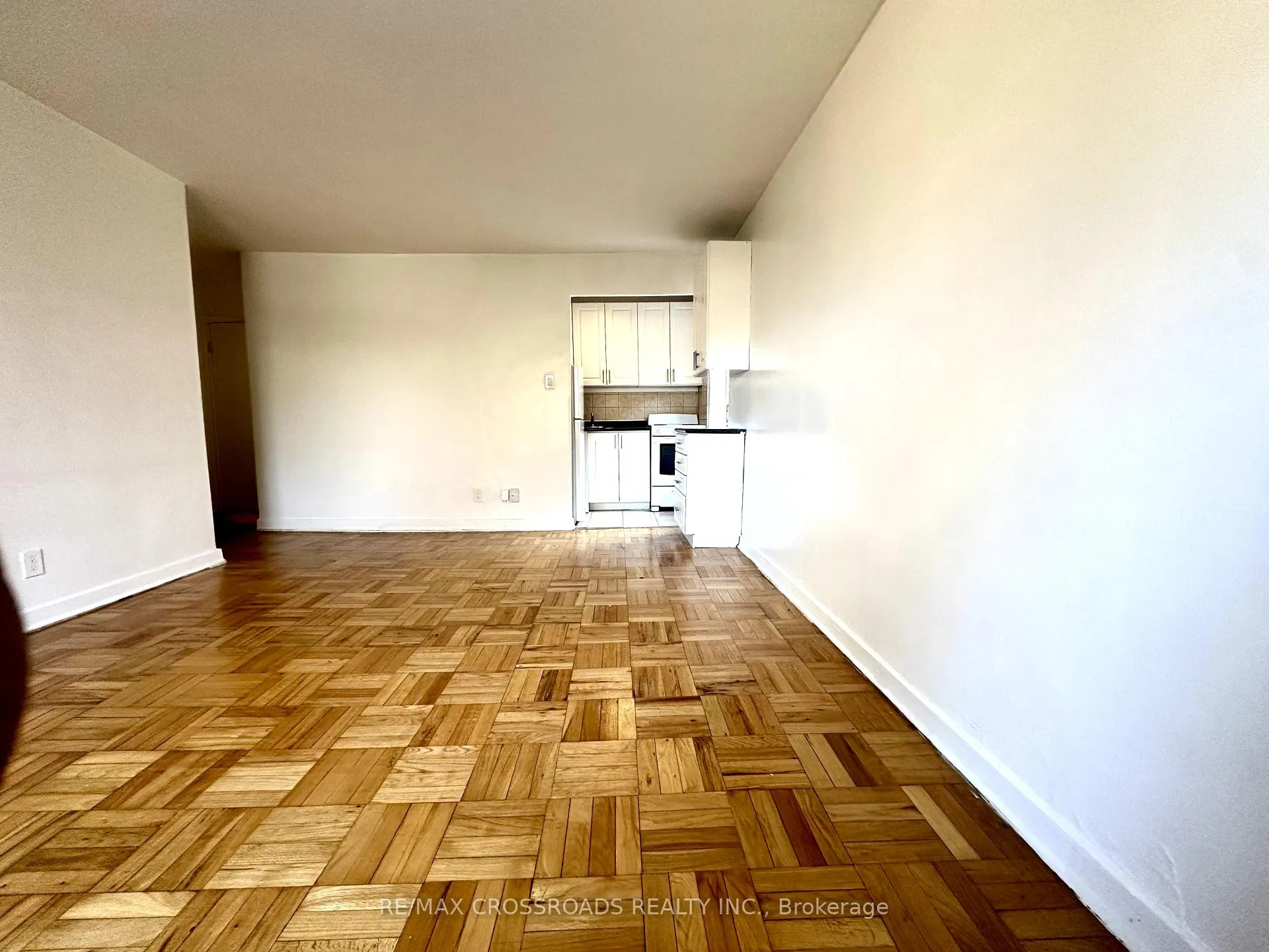 Photo 5 of Unit 105, 2770 Yonge Street, Toronto, Lawrence Park South — HOMEH