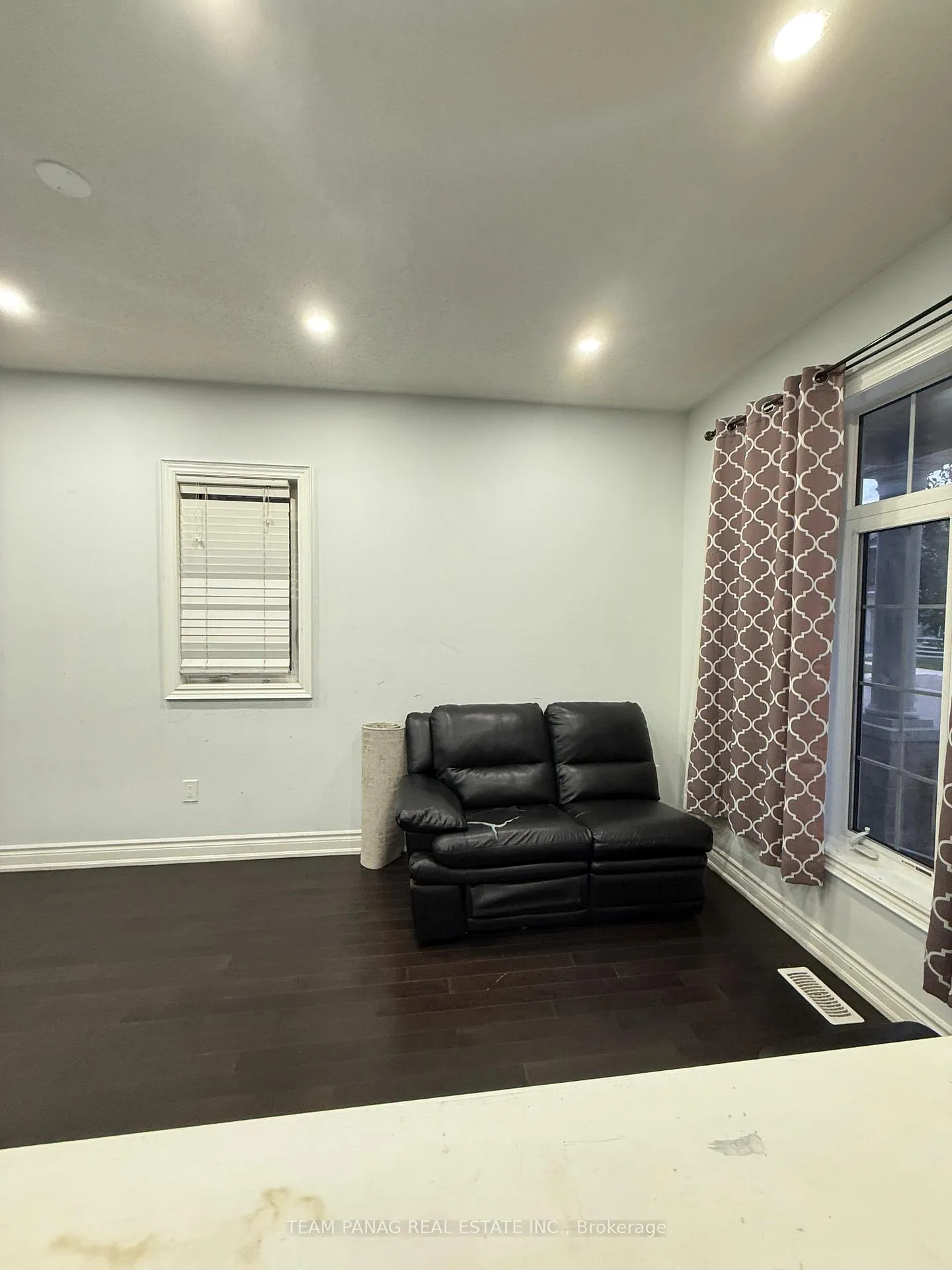 Photo 5 of 9 Grove End Way, Brampton, Sandringham-Wellington North — HOMEH