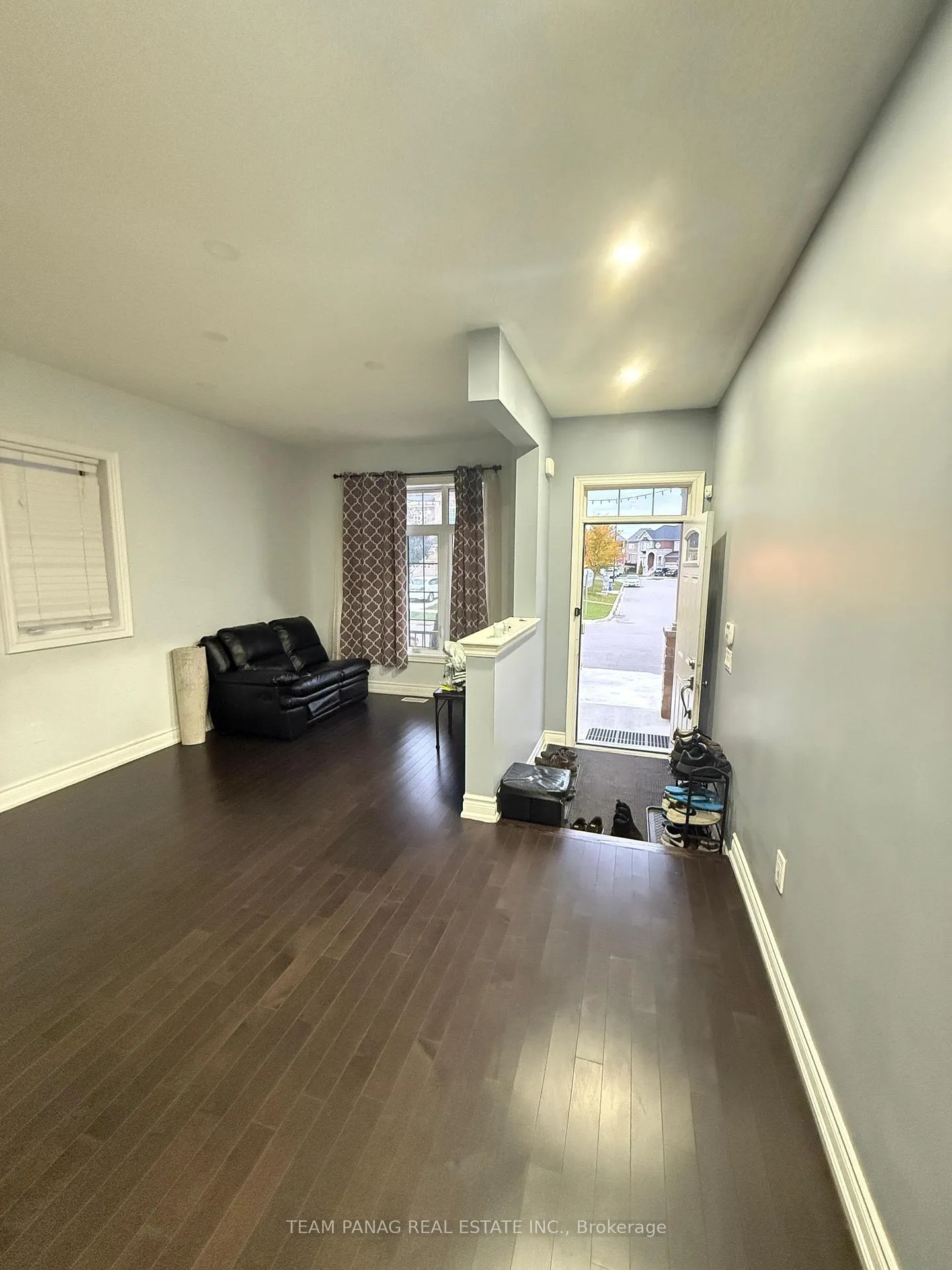 Photo 16 of 9 Grove End Way, Brampton, Sandringham-Wellington North — HOMEH
