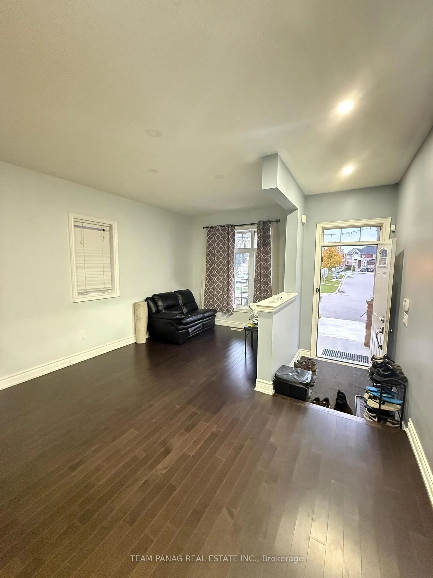 Photo 18 of 9 Grove End Way, Brampton, Sandringham-Wellington North — HOMEH