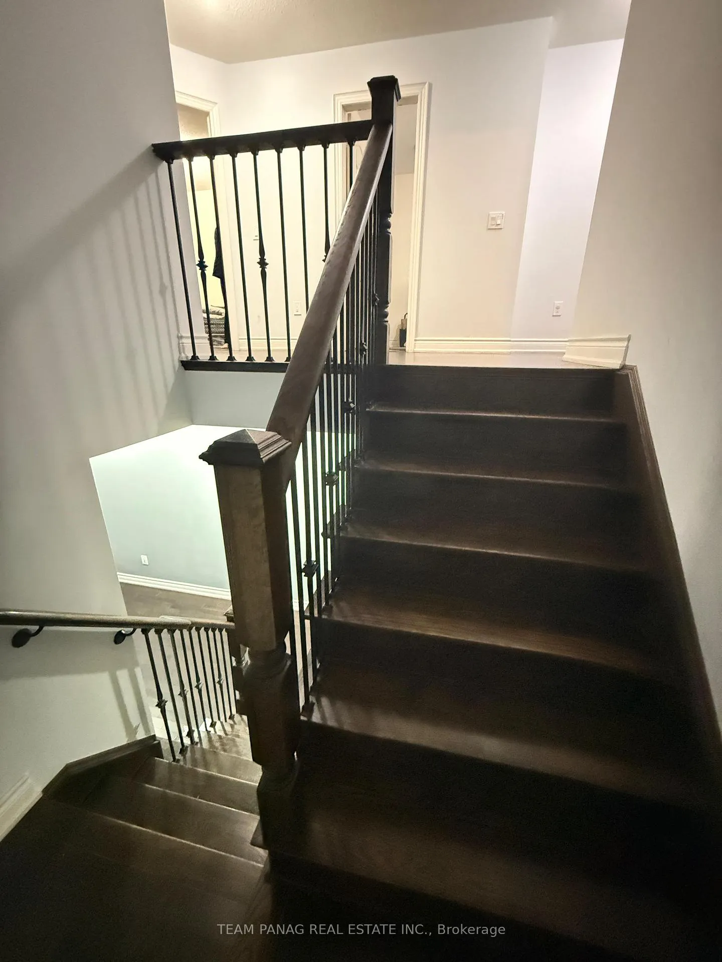 Photo 21 of 9 Grove End Way, Brampton, Sandringham-Wellington North — HOMEH