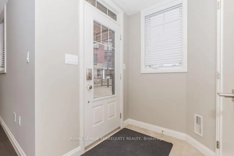 Photo 5 of 7 Egleston Lane, Hamilton, Ancaster — HOMEH
