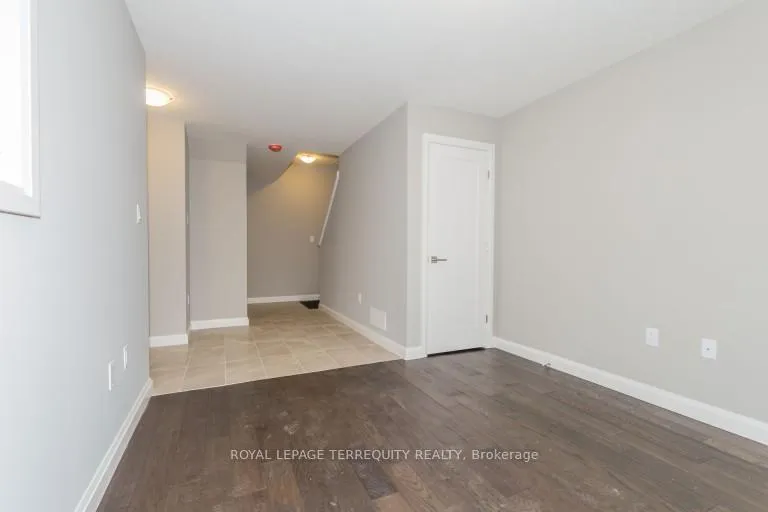 Photo 9 of 7 Egleston Lane, Hamilton, Ancaster — HOMEH
