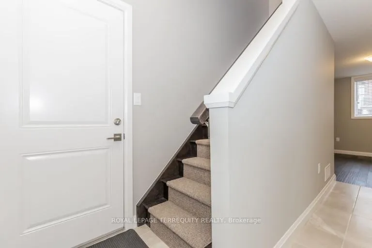 Photo 10 of 7 Egleston Lane, Hamilton, Ancaster — HOMEH