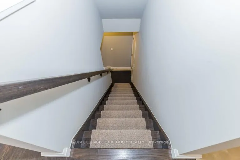 Photo 12 of 7 Egleston Lane, Hamilton, Ancaster — HOMEH