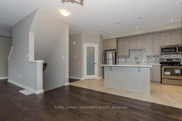 Photo 13 of 7 Egleston Lane, Hamilton, Ancaster — HOMEH
