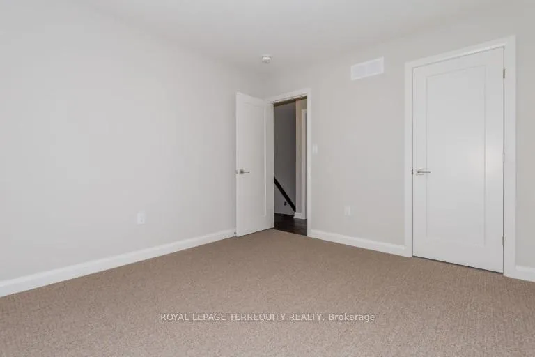 Photo 28 of 7 Egleston Lane, Hamilton, Ancaster — HOMEH