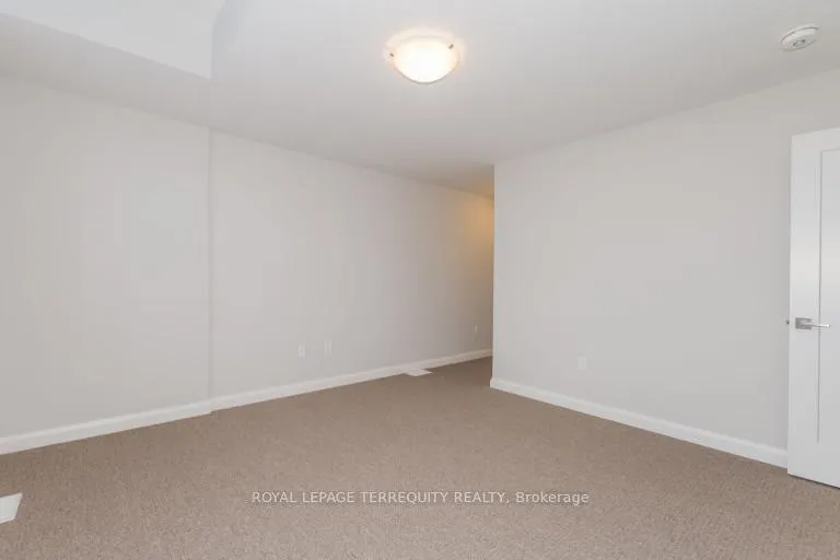 Photo 32 of 7 Egleston Lane, Hamilton, Ancaster — HOMEH