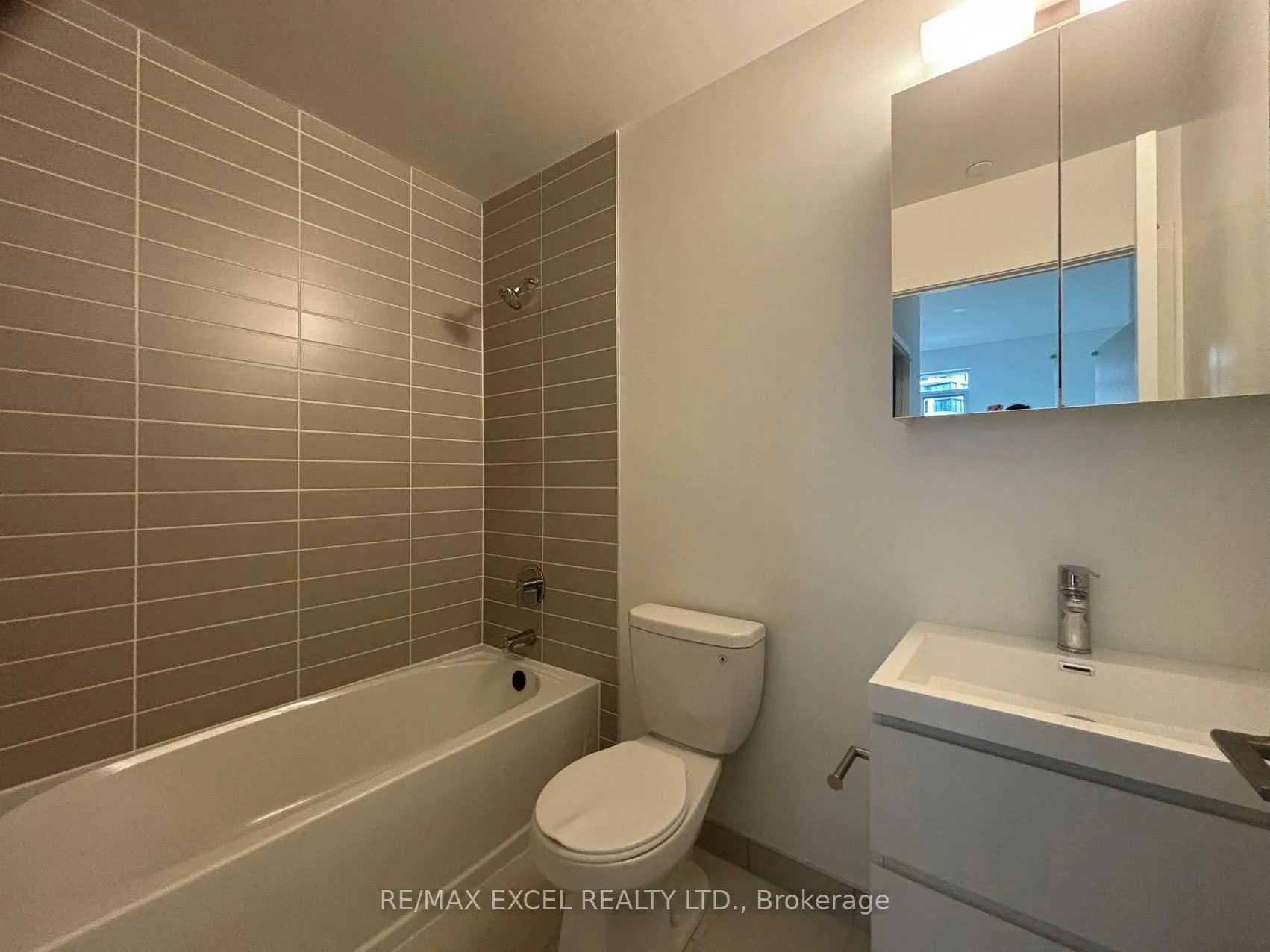Photo 15 of Unit B1013, 292 Verdale Crossing, Markham, Unionville — HOMEH