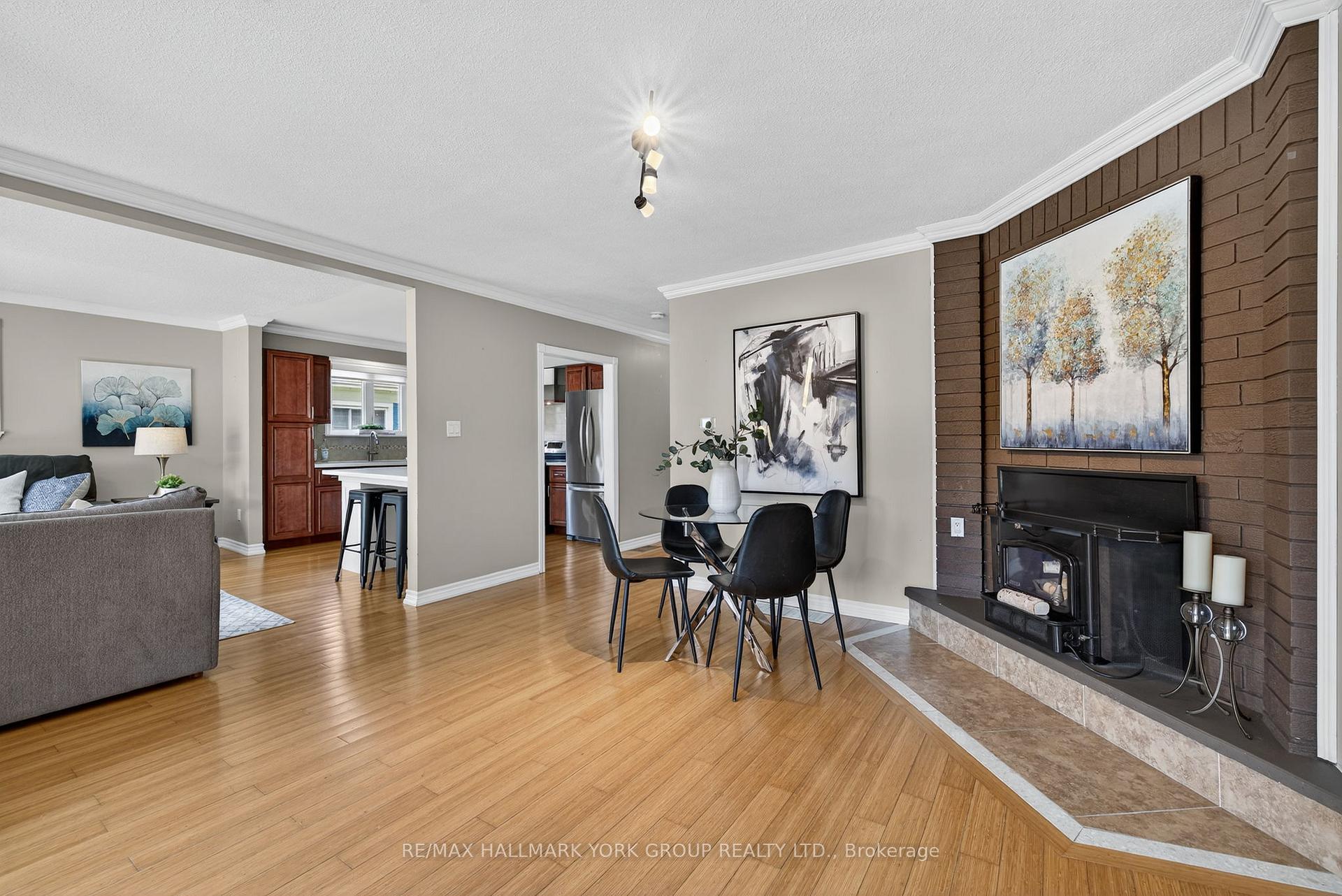 Photo 2 of 681 Lake Drive S, Georgina, Keswick South — HOMEH