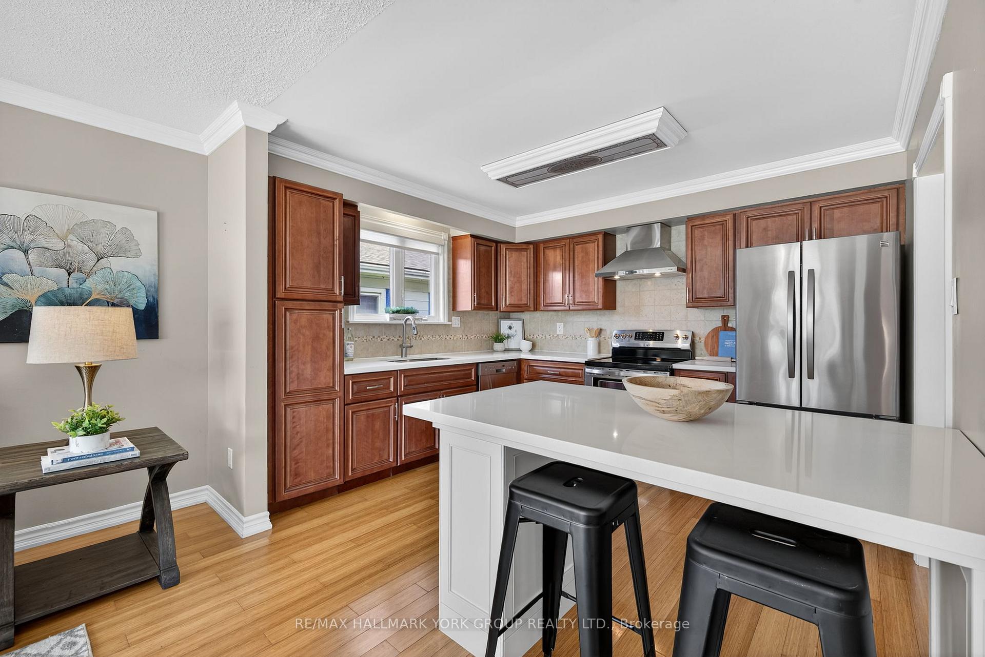 Photo 6 of 681 Lake Drive S, Georgina, Keswick South — HOMEH