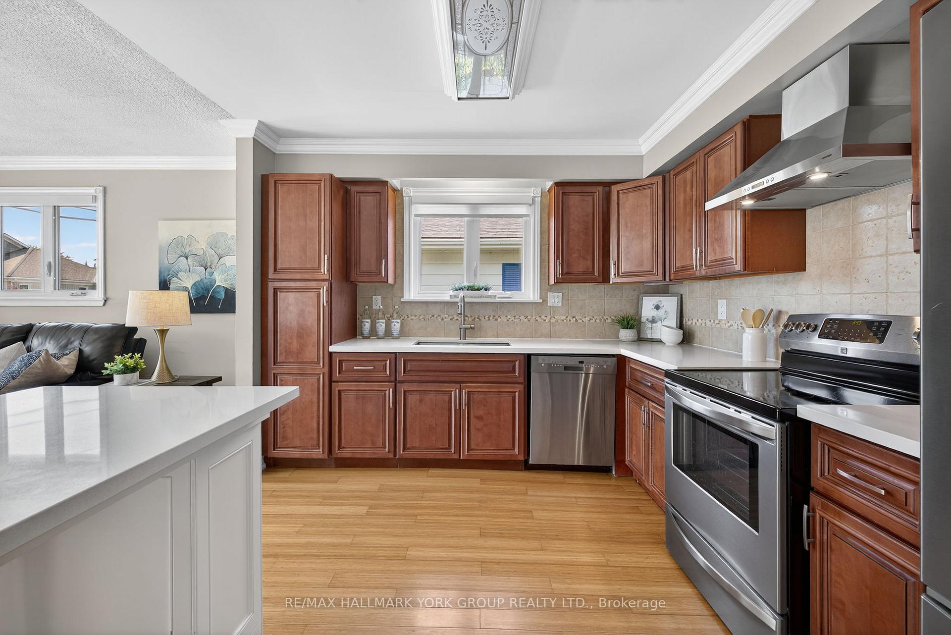 Photo 7 of 681 Lake Drive S, Georgina, Keswick South — HOMEH