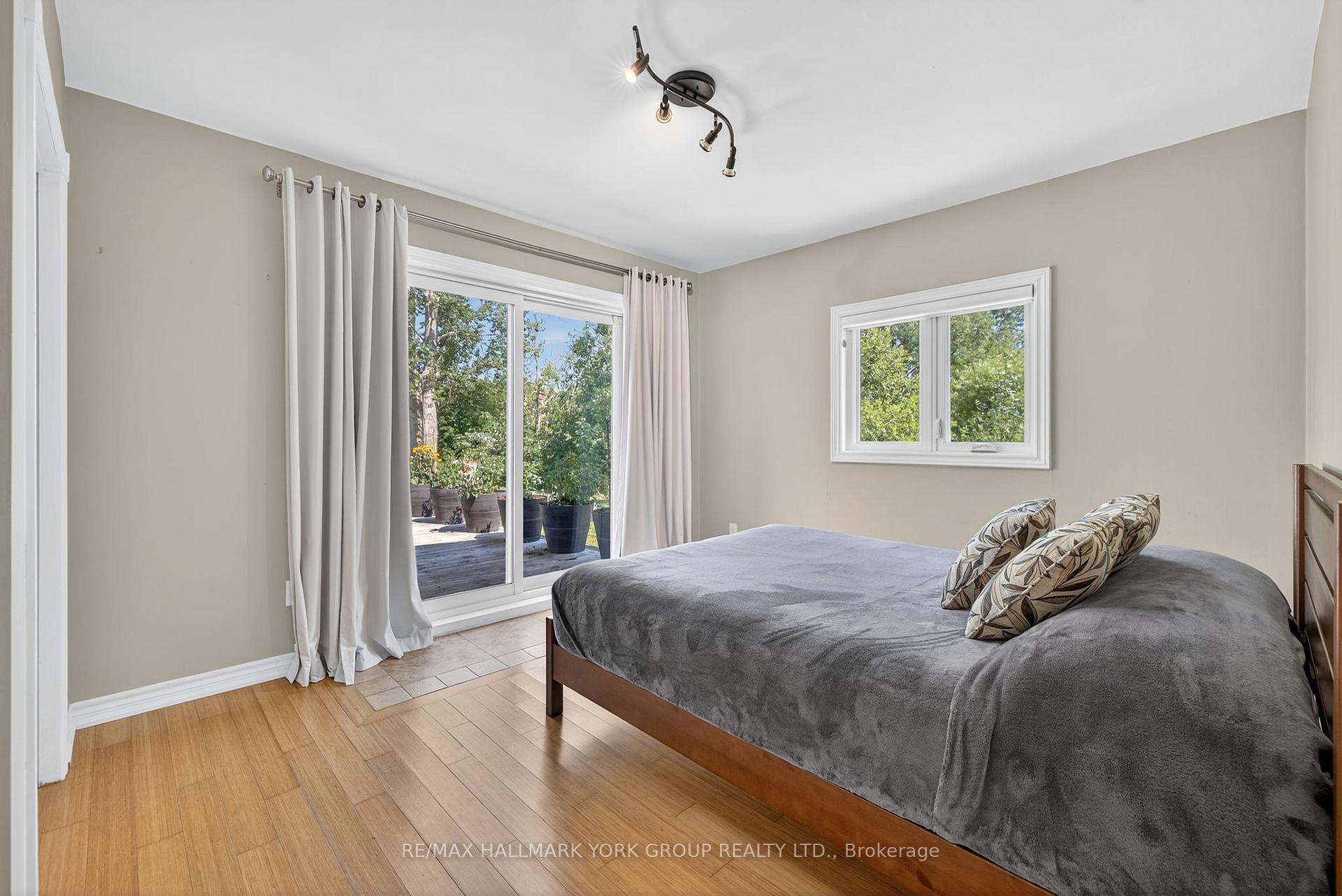 Photo 9 of 681 Lake Drive S, Georgina, Keswick South — HOMEH
