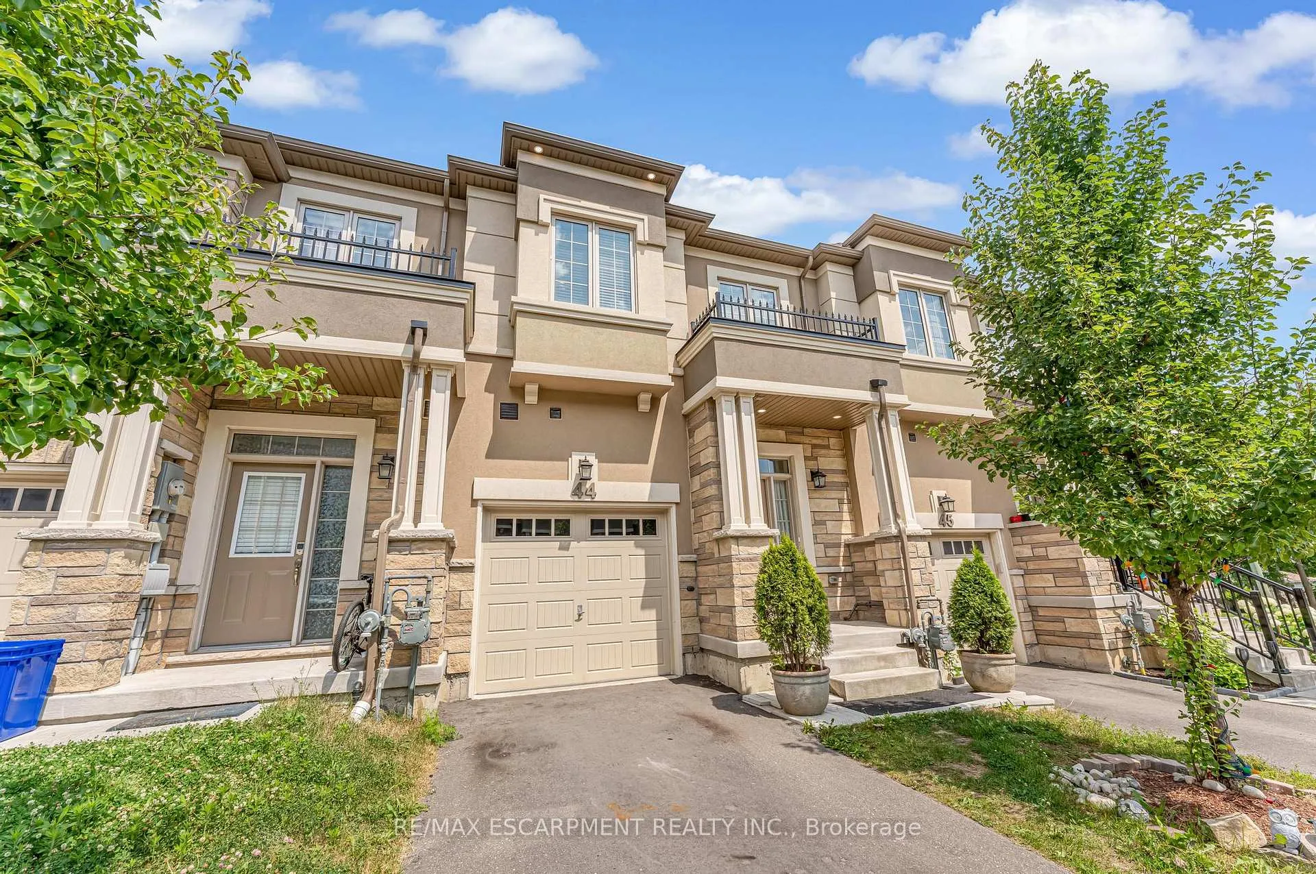 Photo 3 of Unit 44, 515 Garner Road W, Hamilton, Ancaster — HOMEH