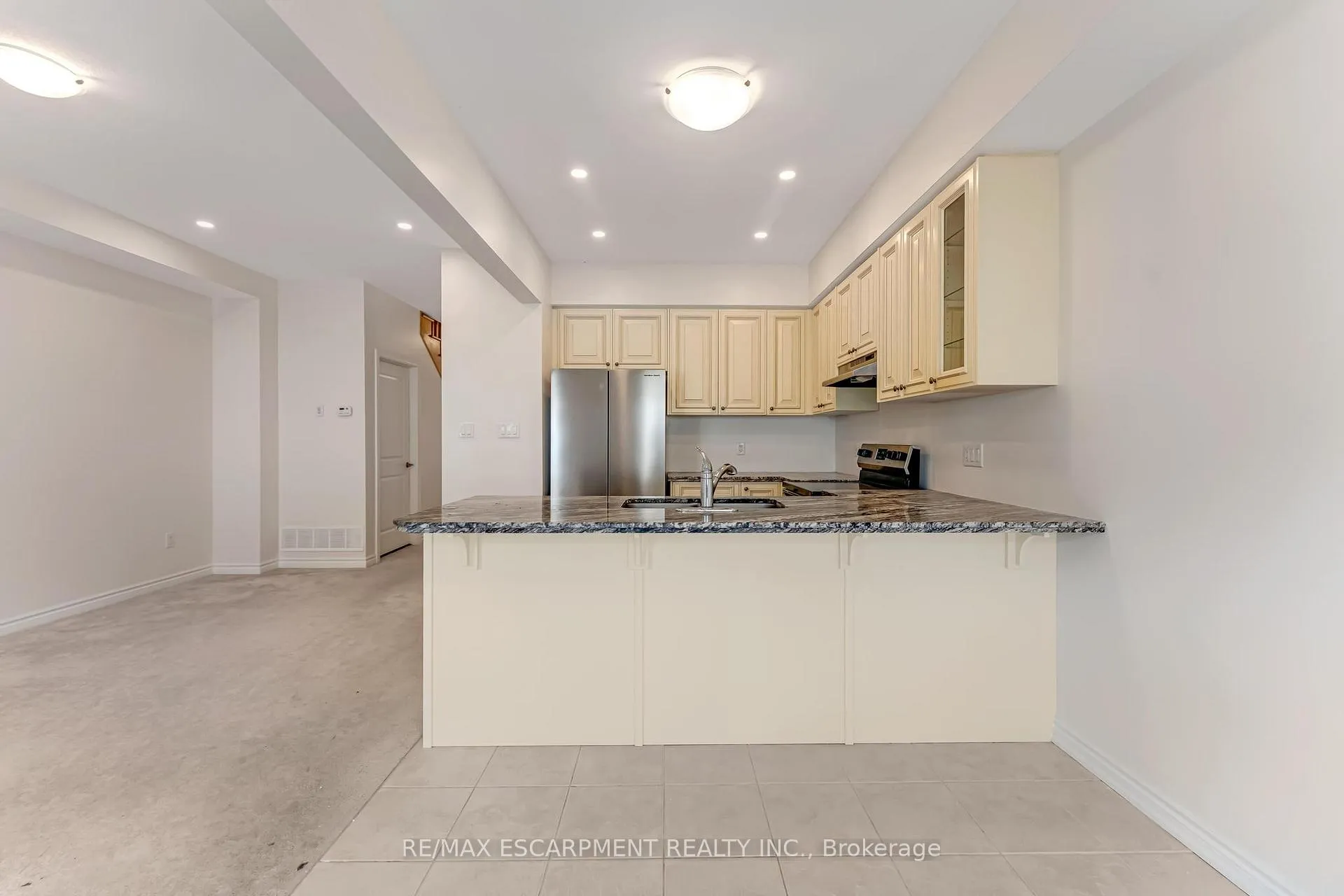 Photo 5 of Unit 44, 515 Garner Road W, Hamilton, Ancaster — HOMEH
