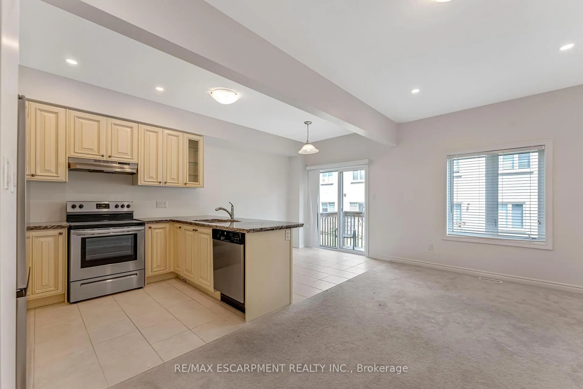 Photo 6 of Unit 44, 515 Garner Road W, Hamilton, Ancaster — HOMEH