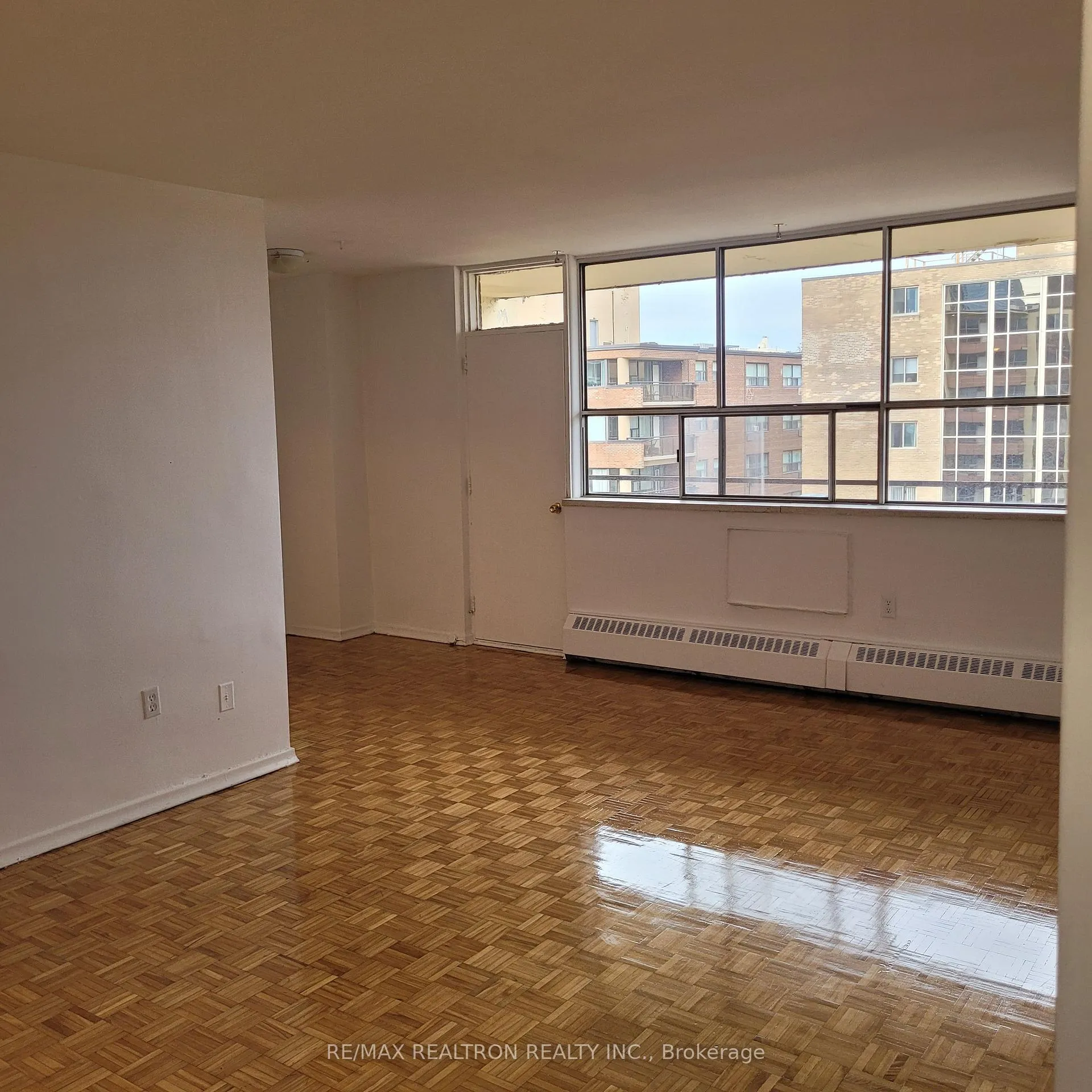 Photo 3 of Unit 804, 191 St George Street, Toronto, The Annex — HOMEH