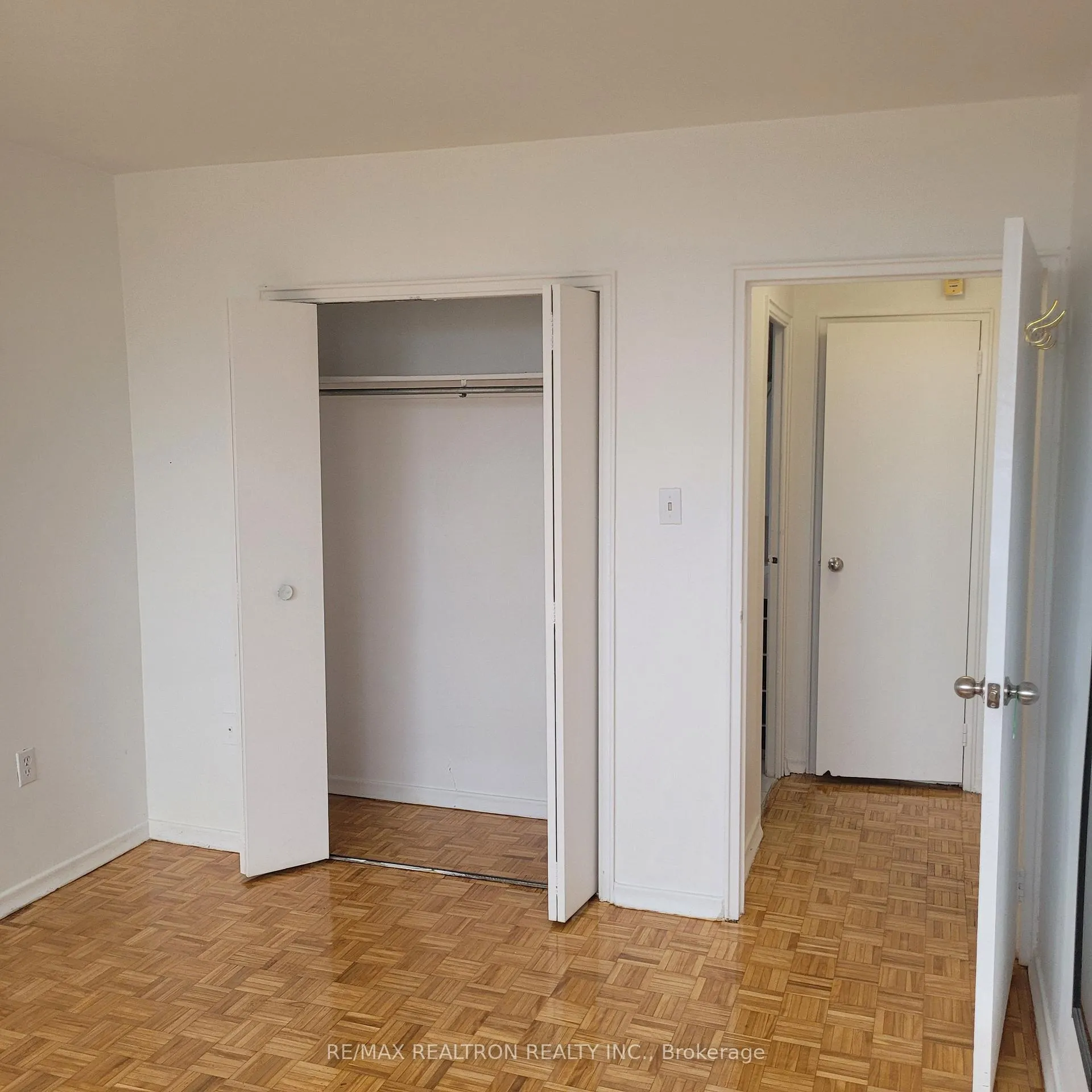 Photo 5 of Unit 804, 191 St George Street, Toronto, The Annex — HOMEH