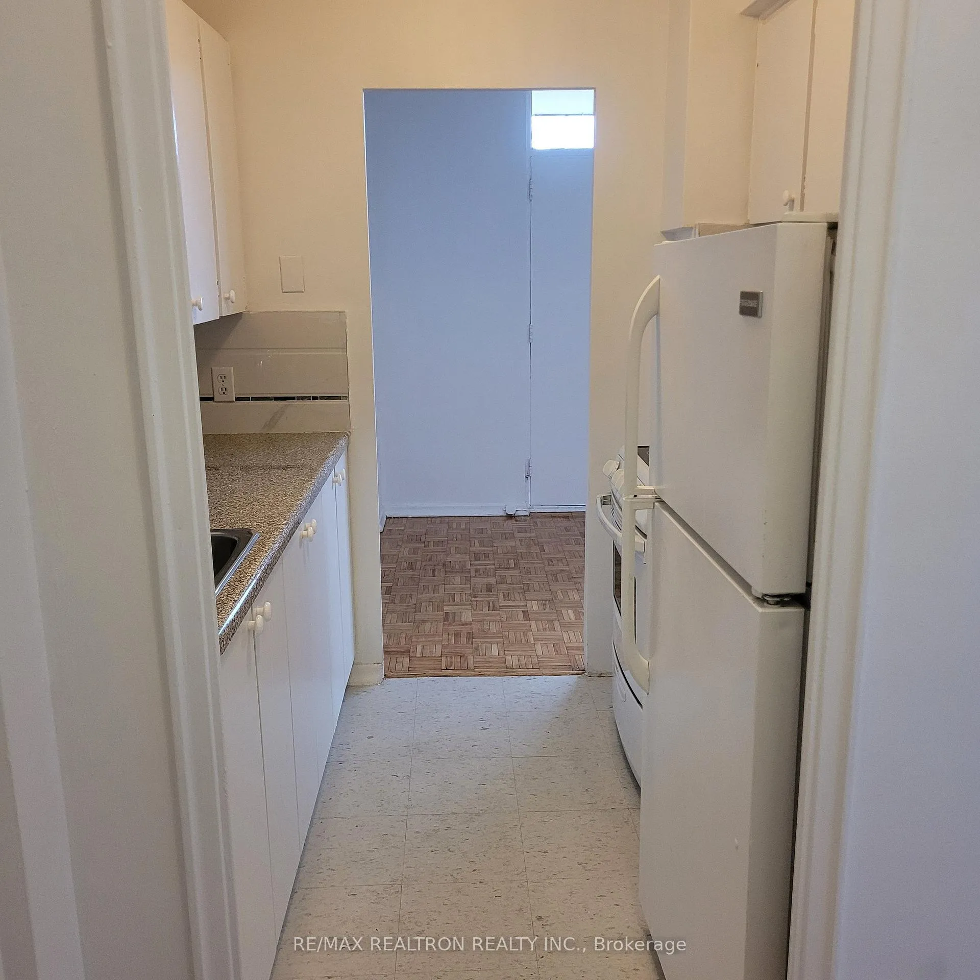 Photo 6 of Unit 804, 191 St George Street, Toronto, The Annex — HOMEH