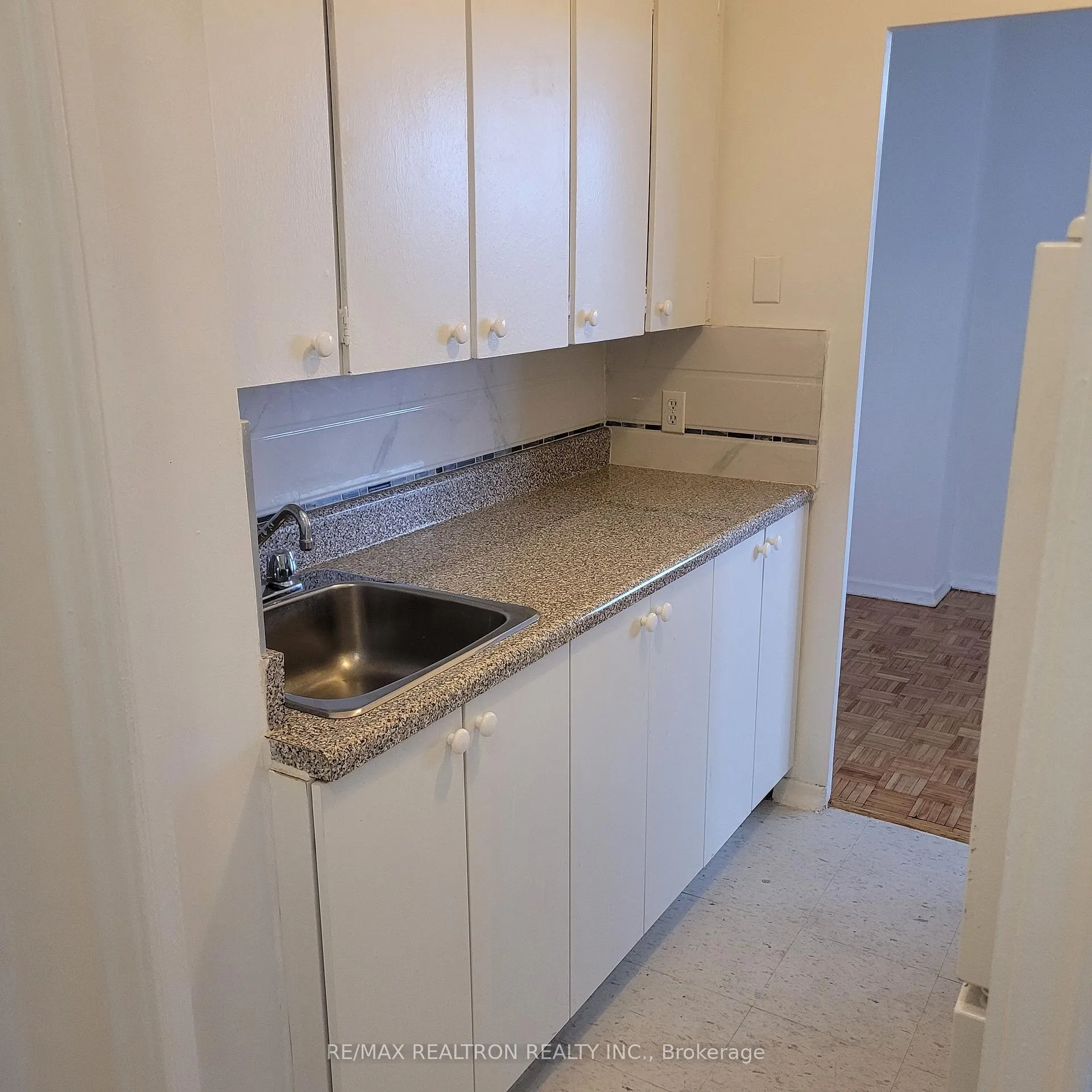 Photo 7 of Unit 804, 191 St George Street, Toronto, The Annex — HOMEH