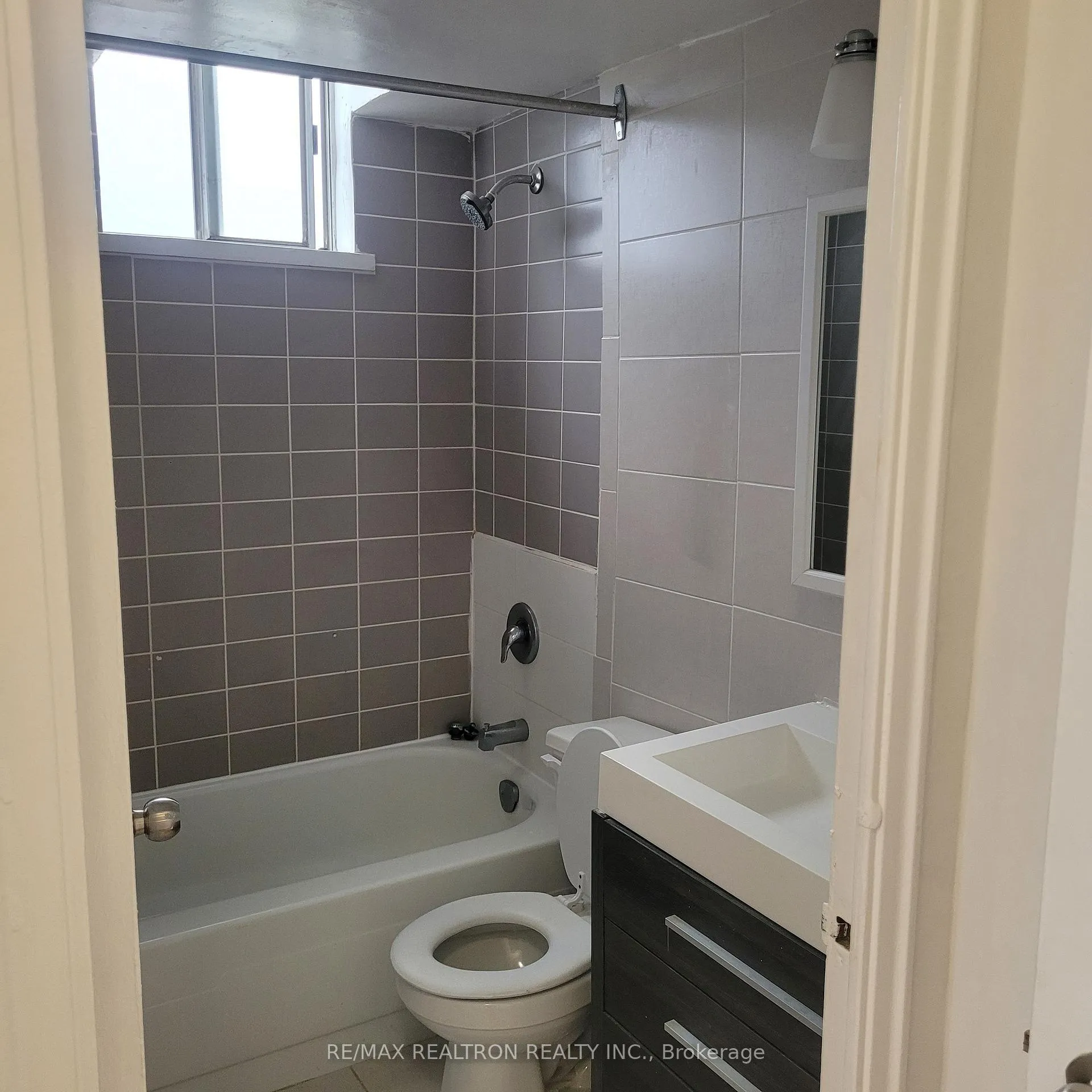 Photo 8 of Unit 804, 191 St George Street, Toronto, The Annex — HOMEH