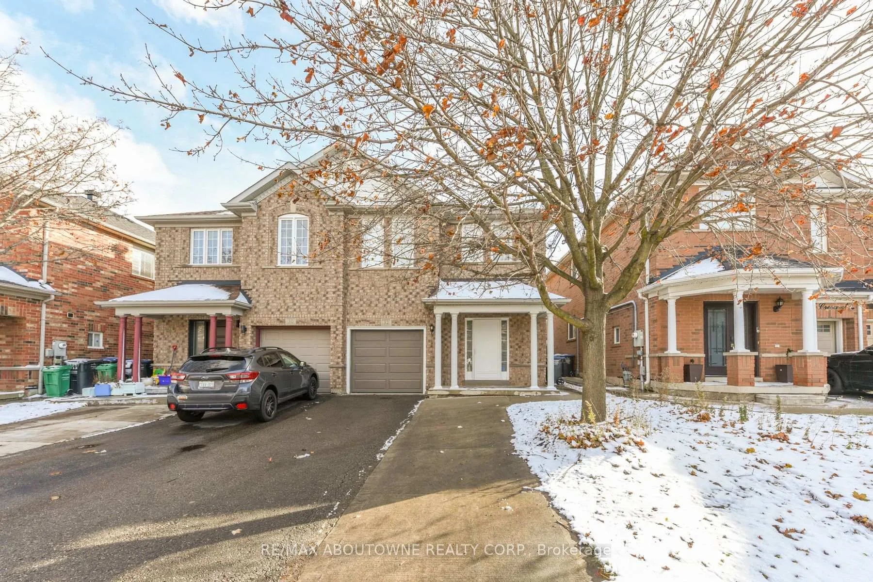 Photo 2 of 32 Lockheed Crescent, Brampton, Fletcher's Meadow — HOMEH