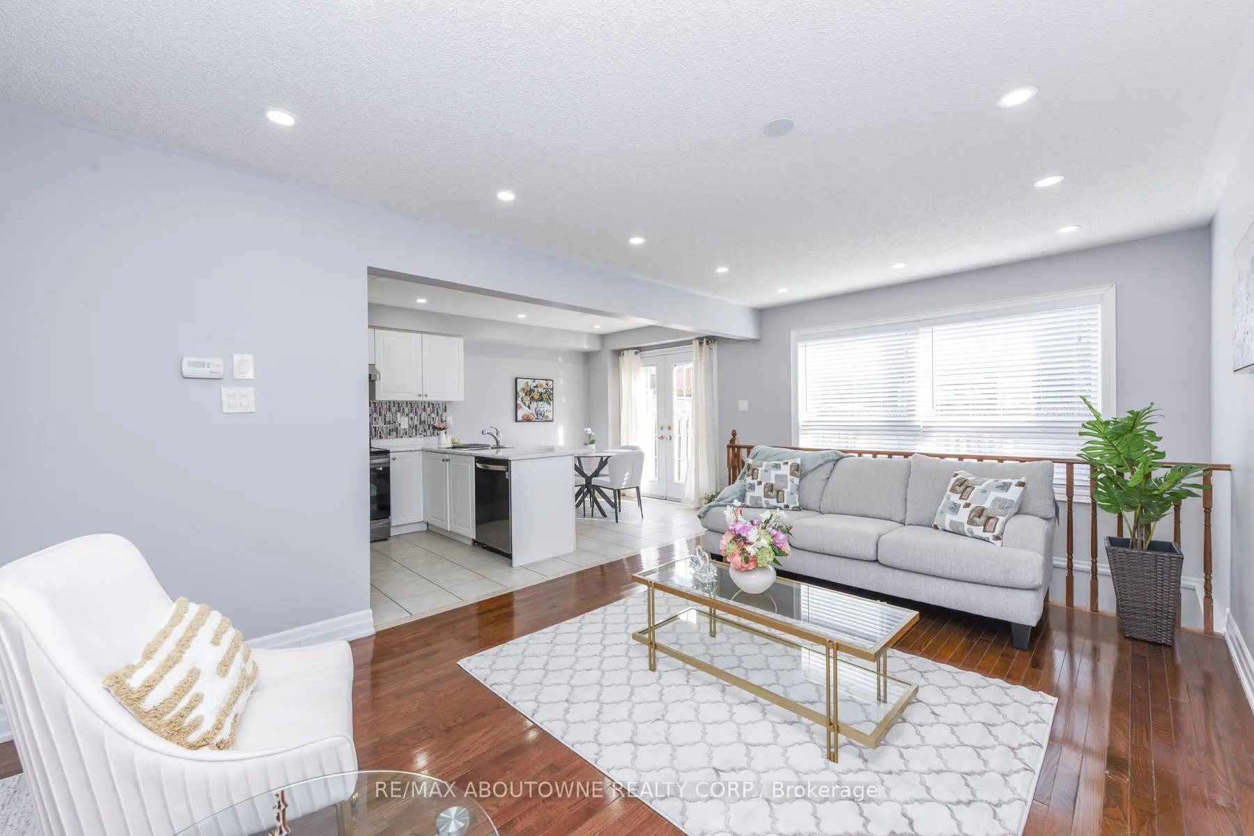 Photo 12 of 32 Lockheed Crescent, Brampton, Fletcher's Meadow — HOMEH