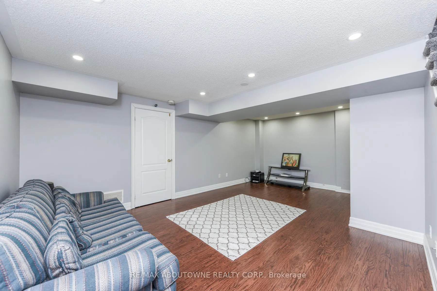 Photo 42 of 32 Lockheed Crescent, Brampton, Fletcher's Meadow — HOMEH