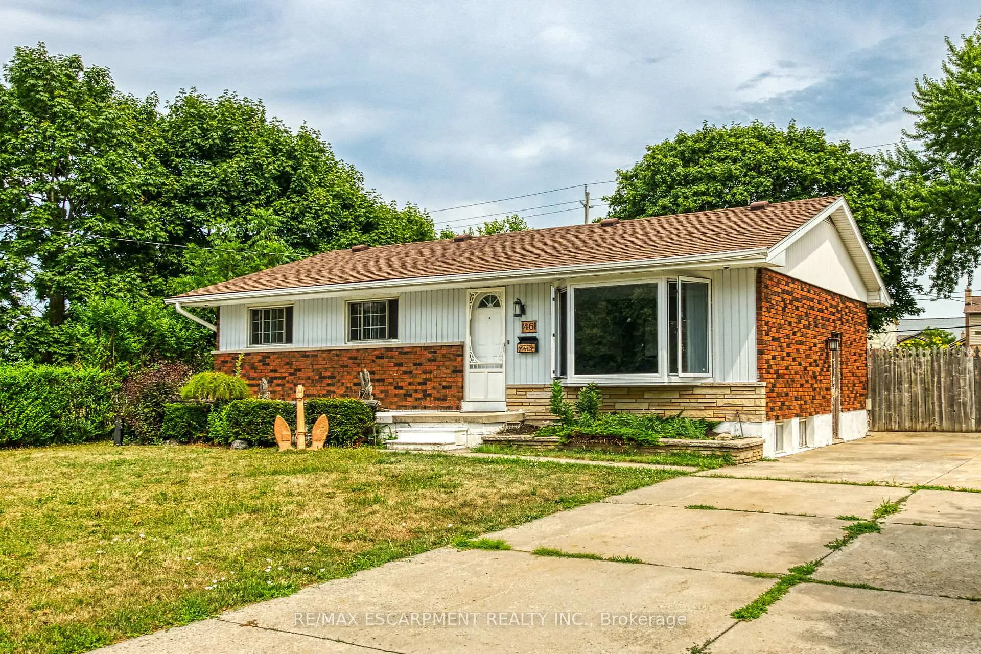 Photo 3 of 46 Oriole Crescent, Grimsby, Grimsby West — HOMEH