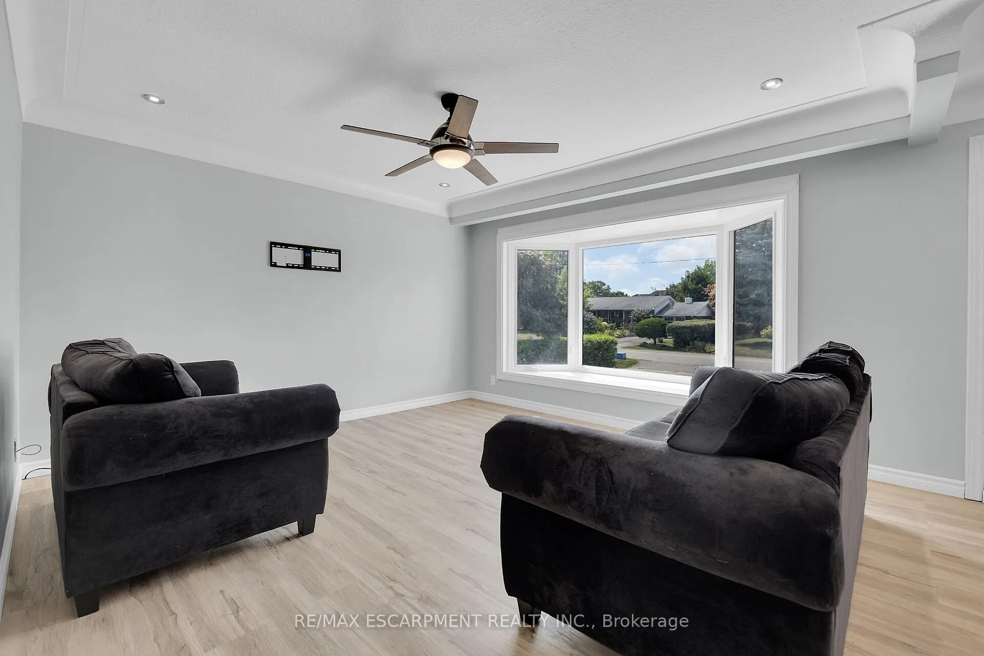 Photo 14 of 46 Oriole Crescent, Grimsby, Grimsby West — HOMEH