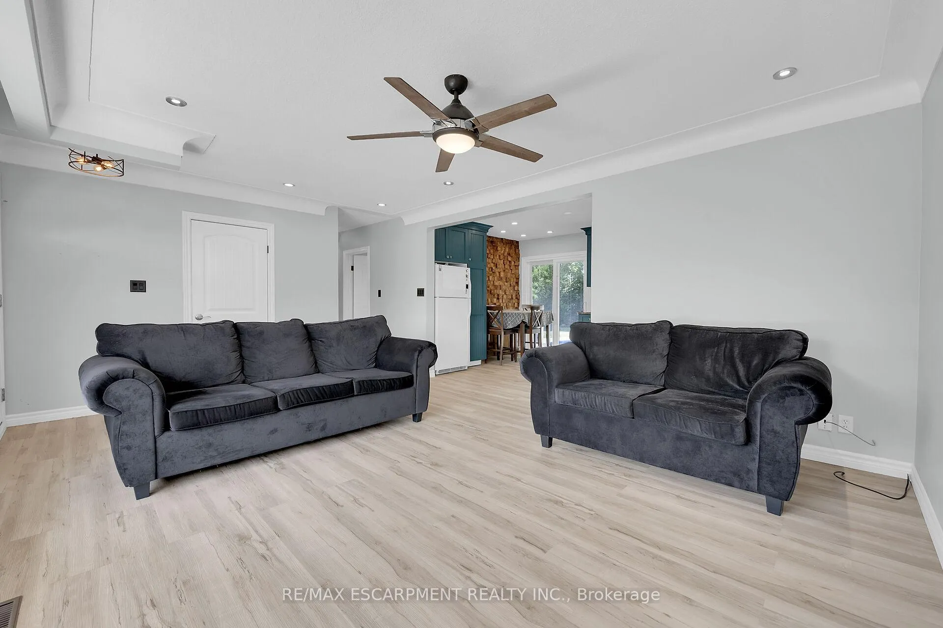 Photo 17 of 46 Oriole Crescent, Grimsby, Grimsby West — HOMEH