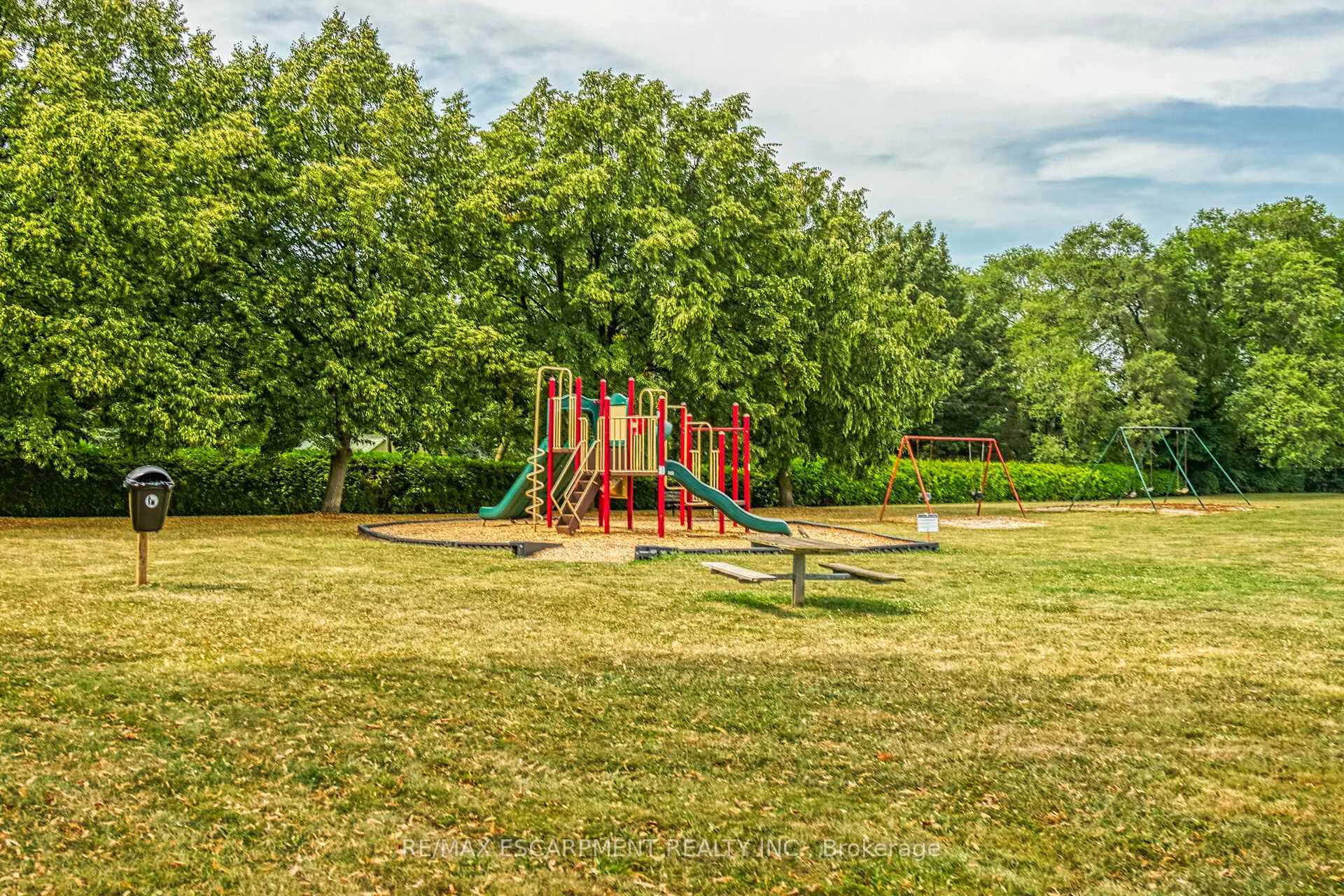 Photo 43 of 46 Oriole Crescent, Grimsby, Grimsby West — HOMEH