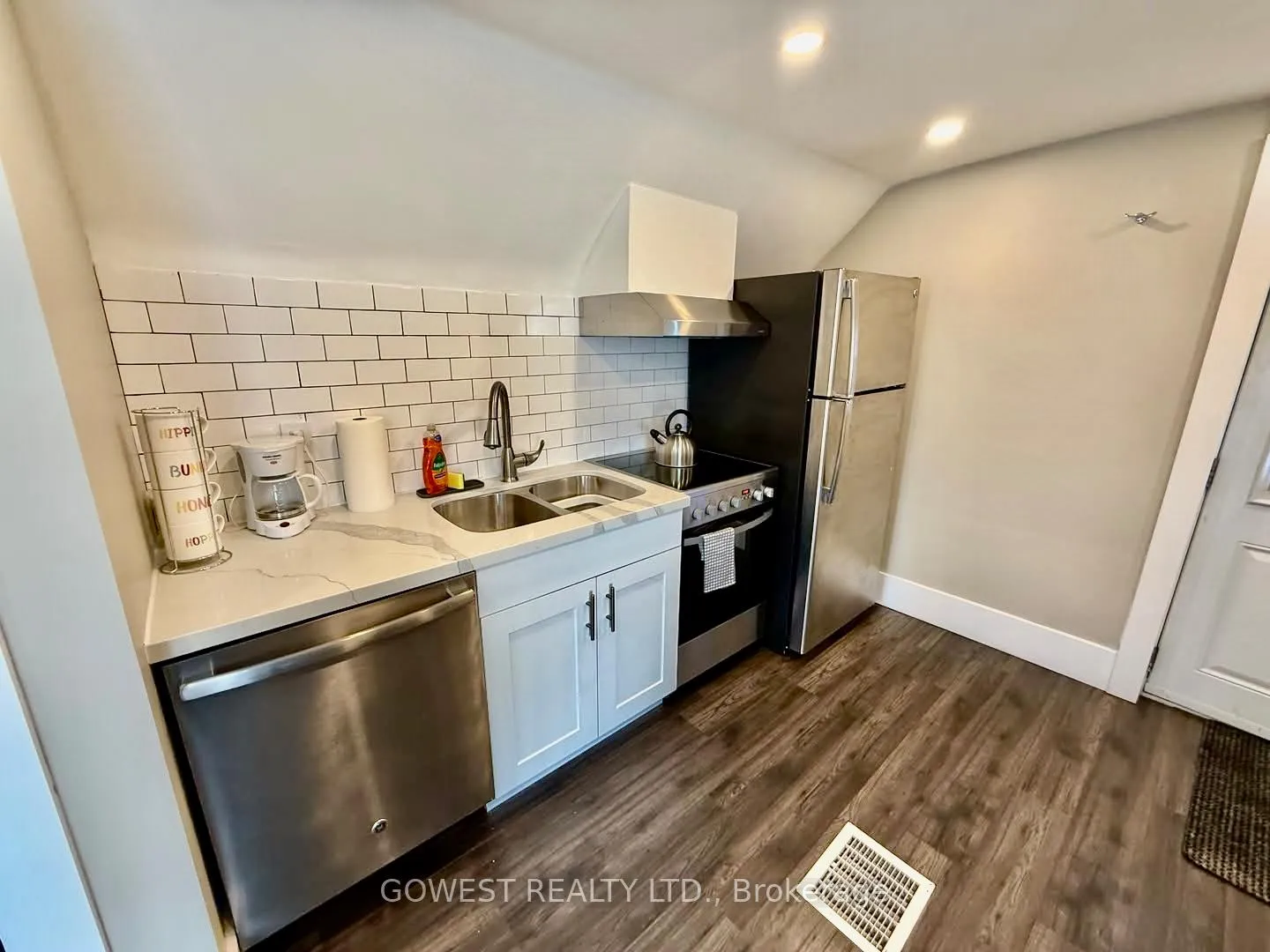Photo 2 of Unit 3, 29 Cliff Avenue, Hamilton, Eastmount — HOMEH