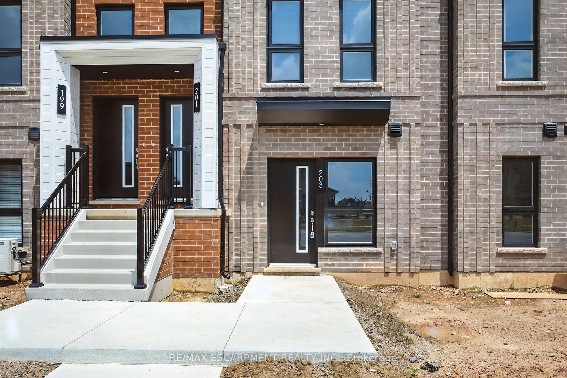Photo 1 of 203 Burke Street, Hamilton, Waterdown — HOMEH