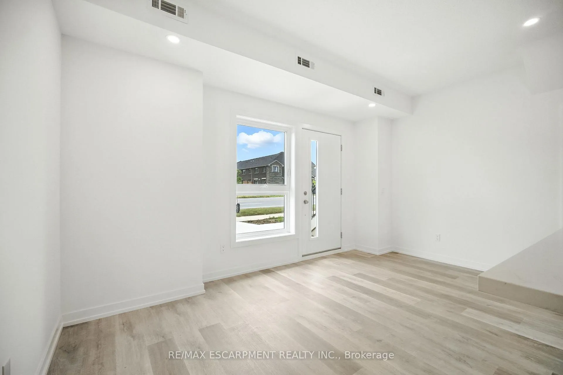 Photo 2 of 203 Burke Street, Hamilton, Waterdown — HOMEH