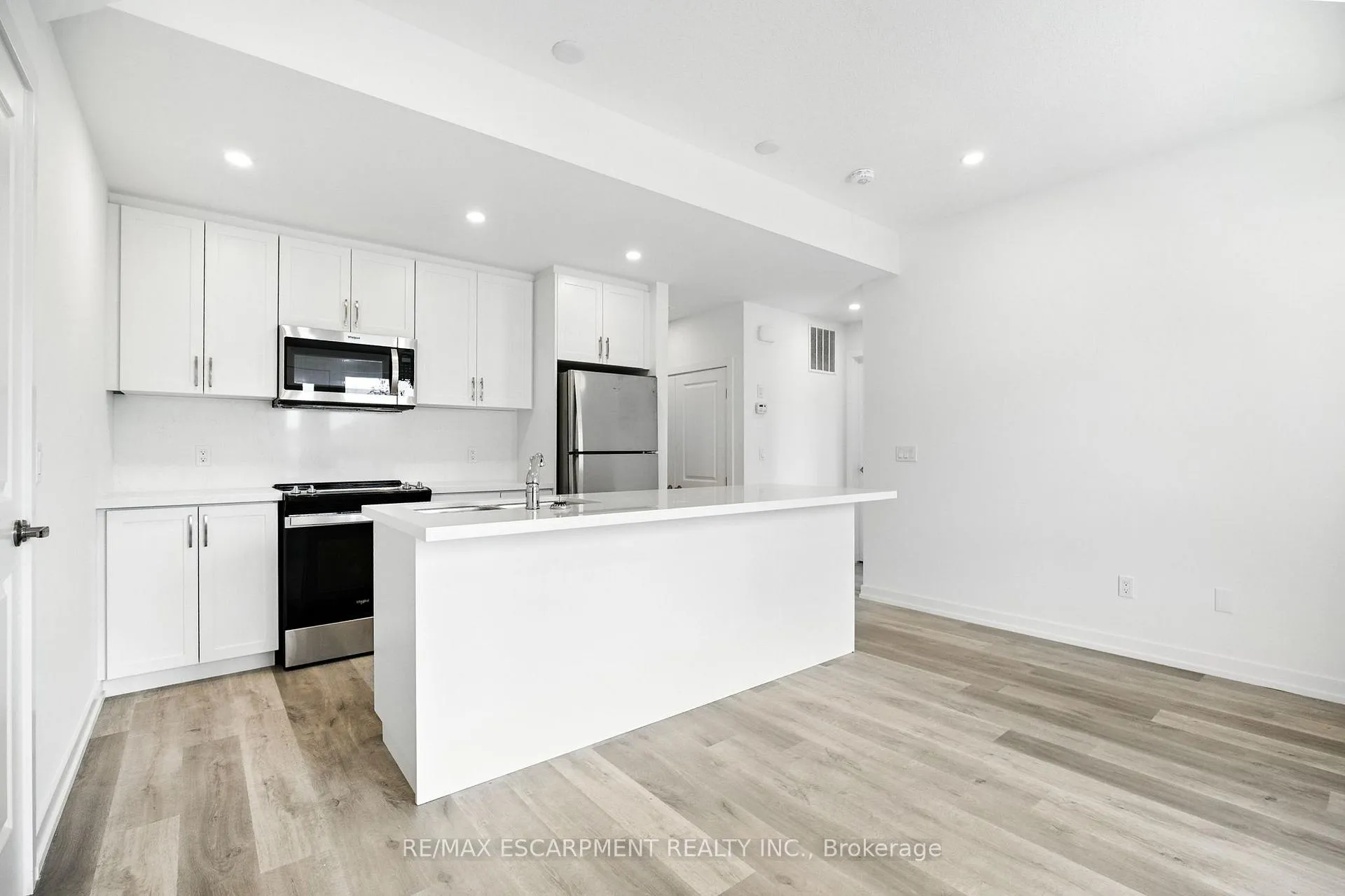 Photo 3 of 203 Burke Street, Hamilton, Waterdown — HOMEH
