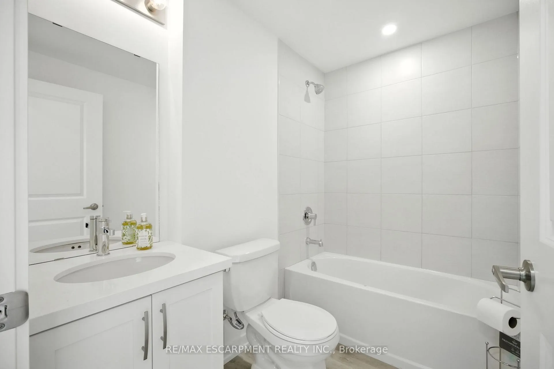 Photo 12 of 203 Burke Street, Hamilton, Waterdown — HOMEH