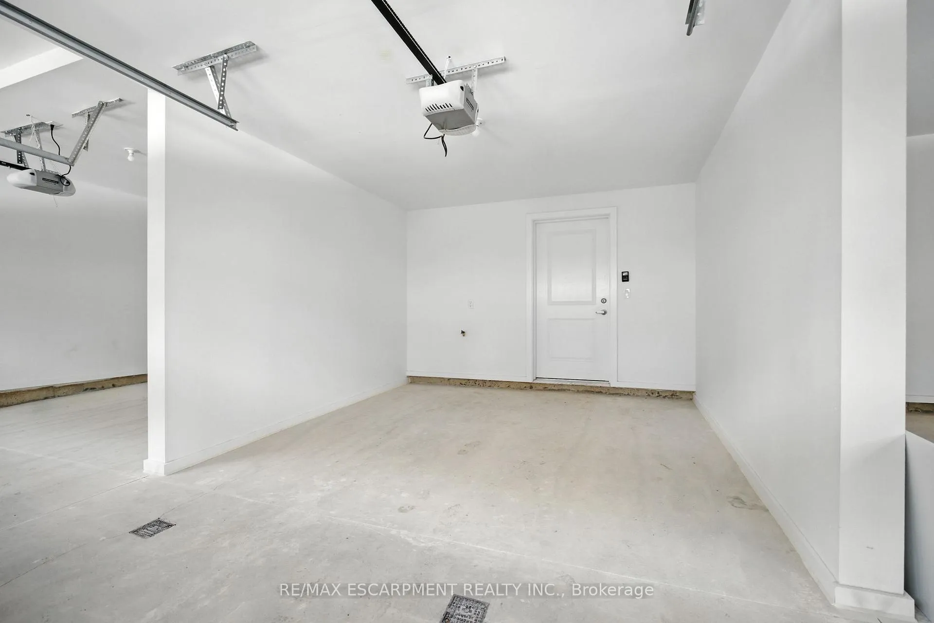 Photo 15 of 203 Burke Street, Hamilton, Waterdown — HOMEH