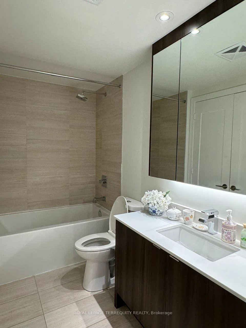 Photo 25 of Unit 307, 1 Edgewater Drive, Toronto, Waterfront Communities — HOMEH