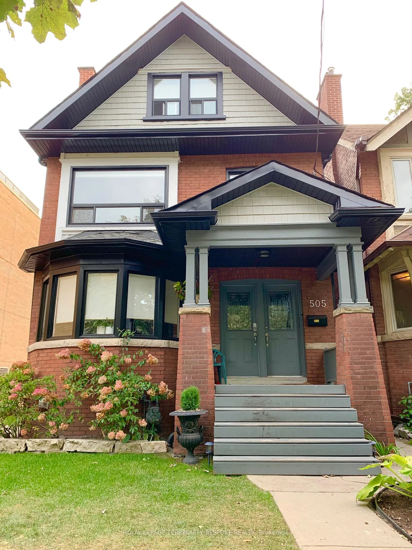 Front of Unit #4-3rd, 505 Parkside Drive