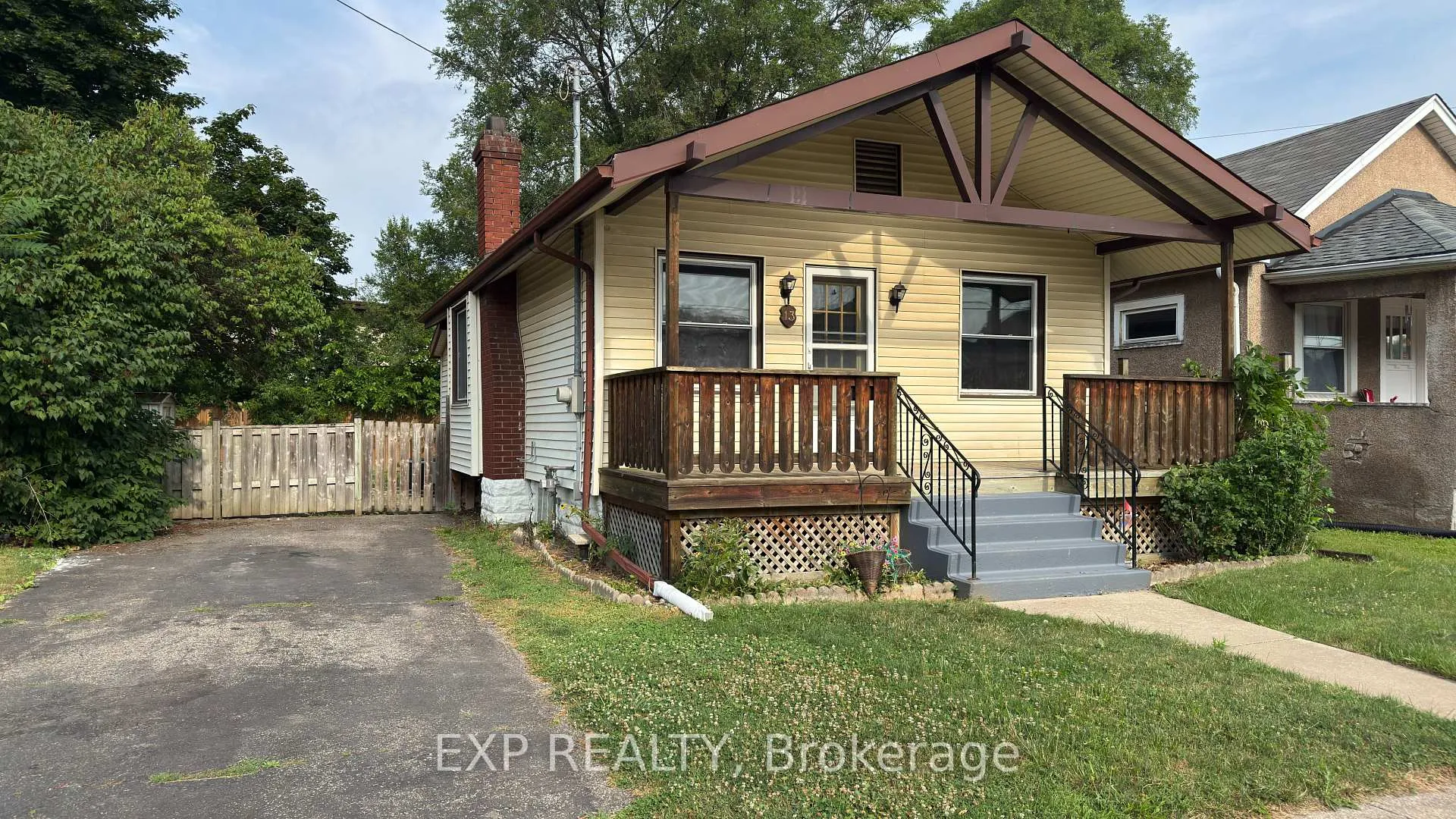 Front of 13 Peachdale Avenue