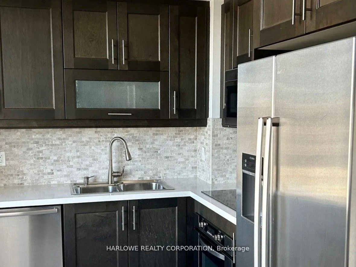 Front of Unit 3102, 35 Balmuto Street