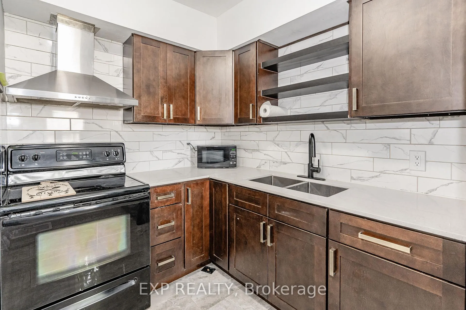 Photo 9 of 140 Gage Avenue N, Hamilton, Crown Point — HOMEH