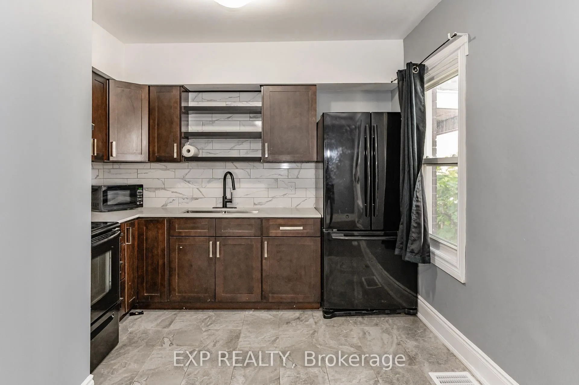 Photo 10 of 140 Gage Avenue N, Hamilton, Crown Point — HOMEH